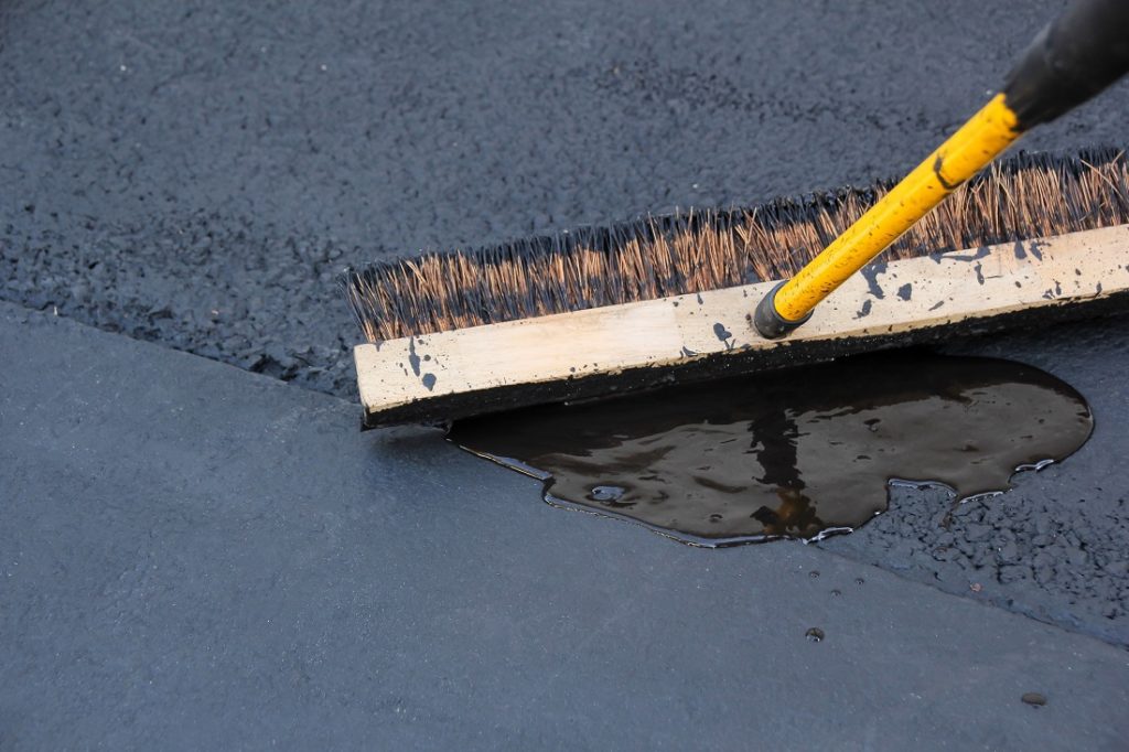 seal coating asphalt pavement in Annapolis Maryland